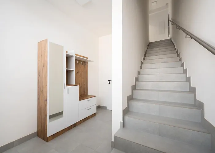Large In A Quiet Area With Terrace & Free Garage アパート *