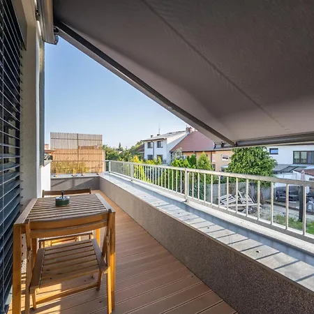 Large In A Quiet Area With Terrace & Free Garage