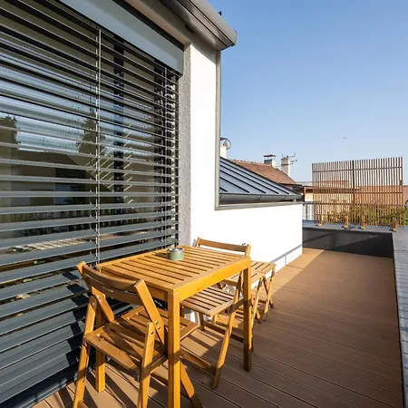 Apartment Large In A Quiet Area With Terrace & Free Garage
