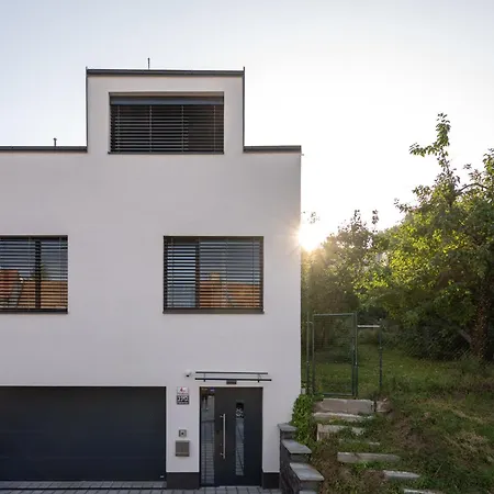 Large In A Quiet Area With Terrace & Free Garage Brno
