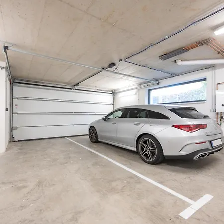 Large In A Quiet Area With Terrace & Free Garage Brno
