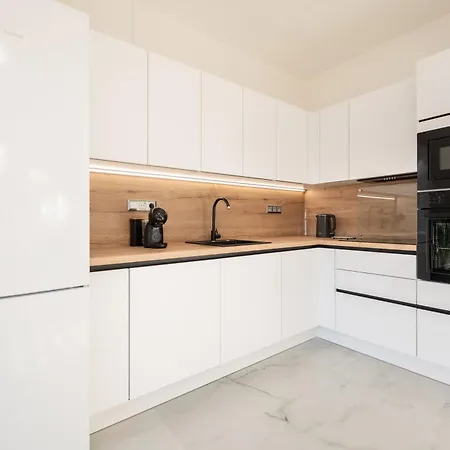Large In A Quiet Area With Terrace & Free Garage Apartment