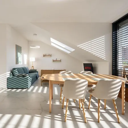 Apartment Large In A Quiet Area With Terrace & Free Garage